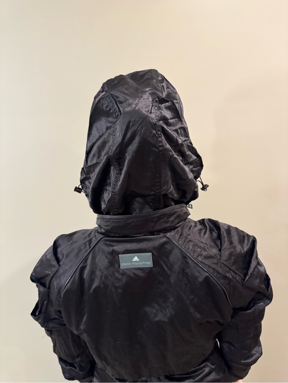 Stella McCartney Black Quilted High-Collar Puffer Jacket - Picture 4 of 6